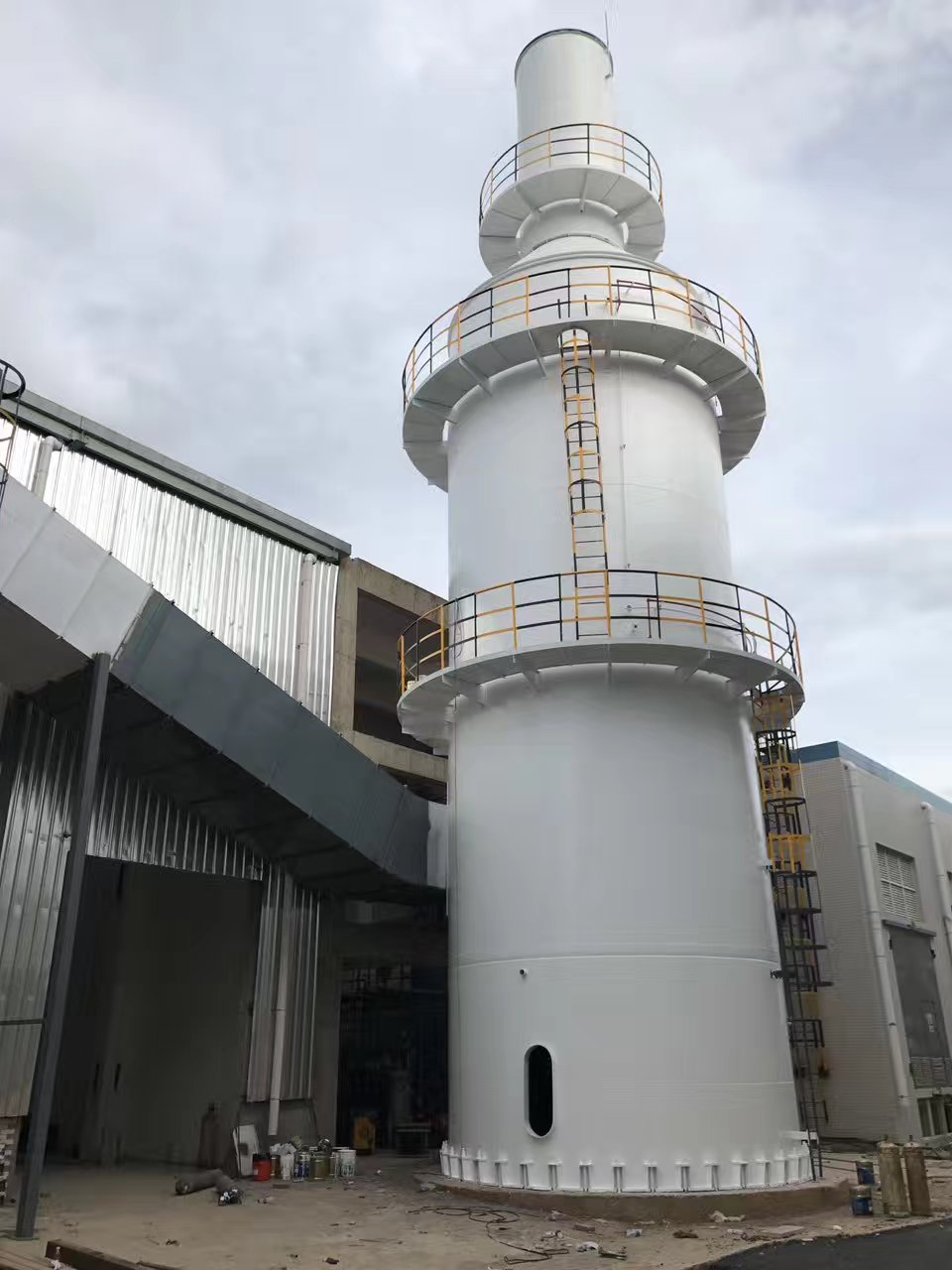 云南吉人漆浩鑫鋁業(yè)吸收塔完美收尾